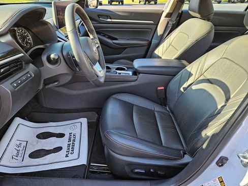 Used 2024 Nissan Altima 2.0 SR image 8