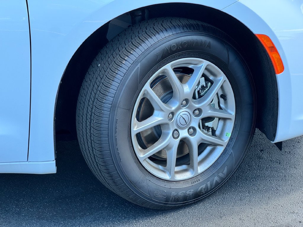 New 2026 Chrysler Pacifica Select FWD image 9