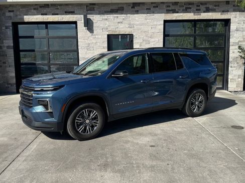 Used 2025 Chevrolet Traverse LT AWD/4WD image 7