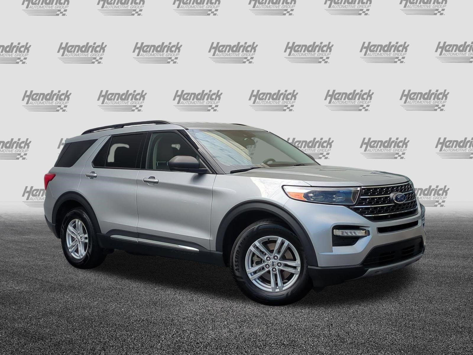 Used 2022 Ford Explorer XLT w/ Equipment Group 202A AWD/4WD image 2