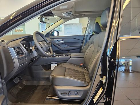 New 2026 Nissan Rogue Platinum image 14