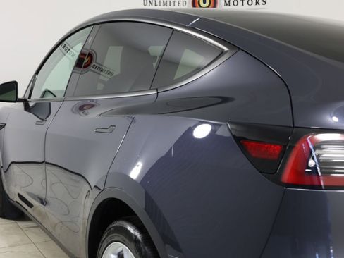 Used 2021 Tesla Model Y Long Range AWD/4WD image 41