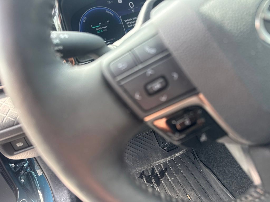 Used 2025 Toyota Camry XLE w/ Premium Plus Package AWD/4WD image 16