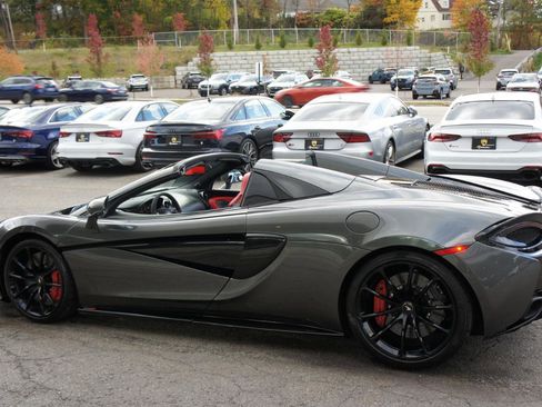 Used 2019 McLaren 570S Spider image 7