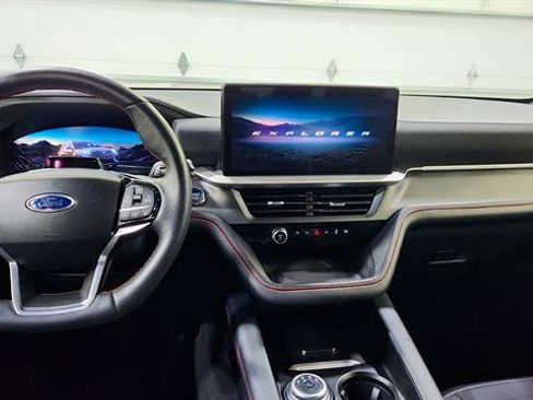 Used 2025 Ford Explorer ST-Line w/ ST-Line Street Pack image 25