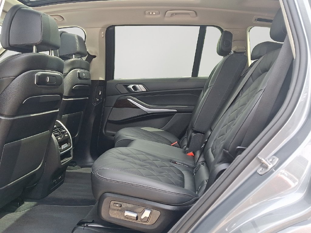 Used 2024 BMW X7 xDrive40i AWD/4WD image 8