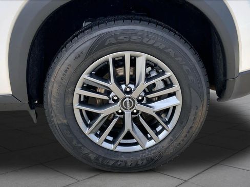 Used 2024 Nissan Rogue S FWD image 10