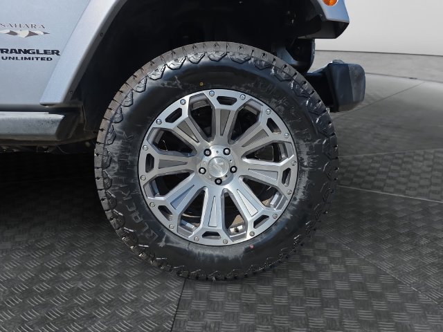 Used 2017 Jeep Wrangler Unlimited Sahara AWD/4WD image 33