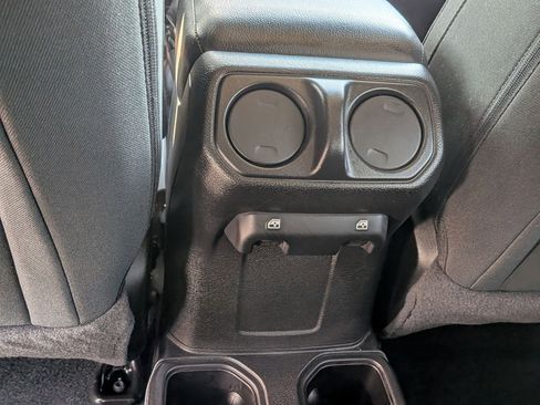 Used 2022 Jeep Wrangler Unlimited Sport image 30