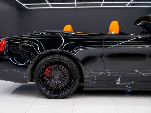 Used 2018 Rolls-Royce Dawn image 12