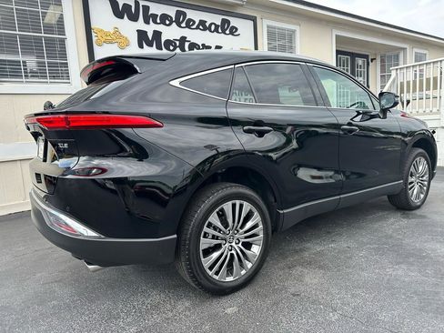 Used 2024 Toyota Venza XLE AWD/4WD image 6