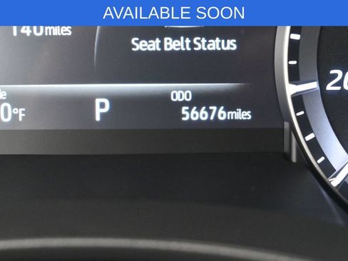 Used 2021 Toyota Highlander XLE AWD/4WD image 19