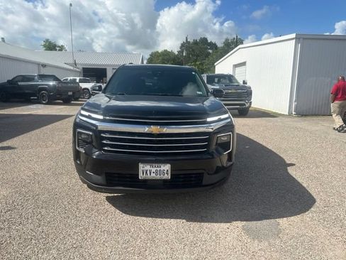 Certified 2024 Chevrolet Traverse LT FWD image 2