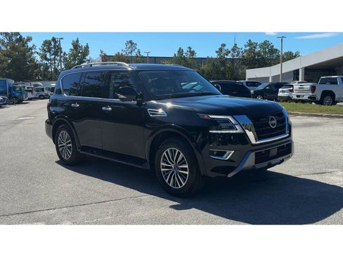 Used 2023 Nissan Armada SL w/ Captain's Chairs Package image 2