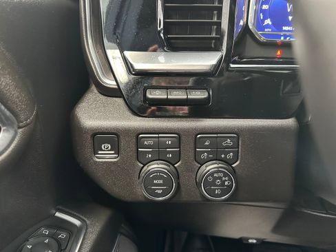 Used 2024 Chevrolet Silverado 1500 High Country AWD/4WD image 24