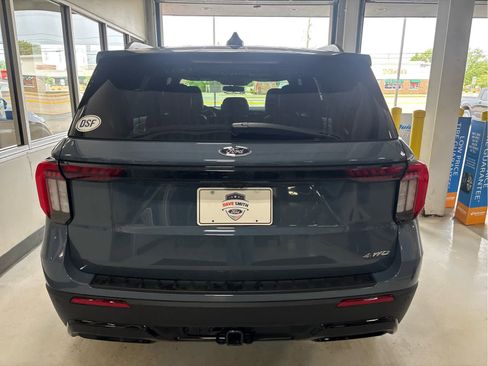 New 2026 Ford Explorer ST-Line w/ ST-Line Street Pack AWD/4WD image 4
