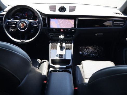 Certified 2026 Porsche Macan AWD/4WD image 21