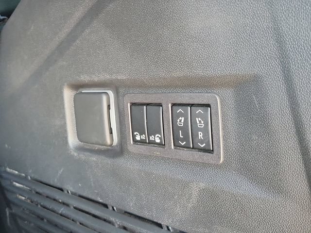 Used 2023 Chevrolet Tahoe Premier w/ Premium Package AWD/4WD image 34