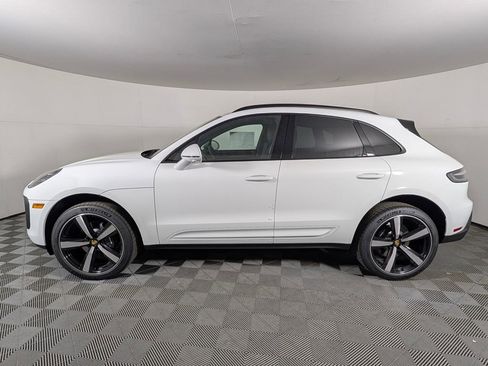 New 2026 Porsche Macan image 2