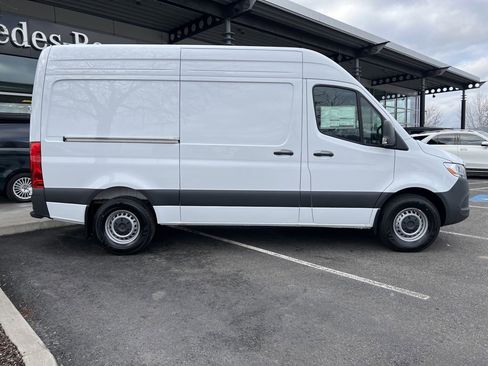 Used 2024 Mercedes-Benz Sprinter 144 Cargo image 9