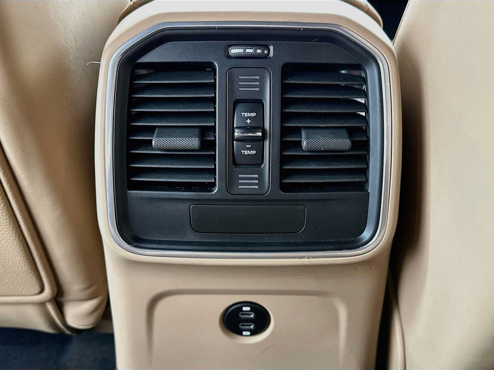 Certified 2021 Porsche Macan AWD/4WD image 26