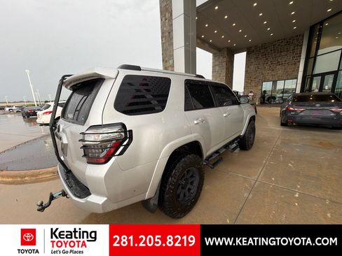 Used 2022 Toyota 4Runner SR5 RWD image 6