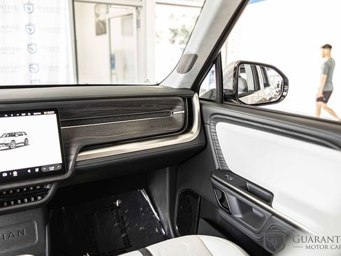 Used 2024 Rivian R1S Adventure image 40