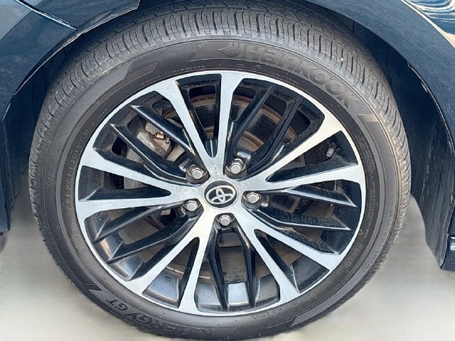 Used 2020 Toyota Camry SE FWD image 32