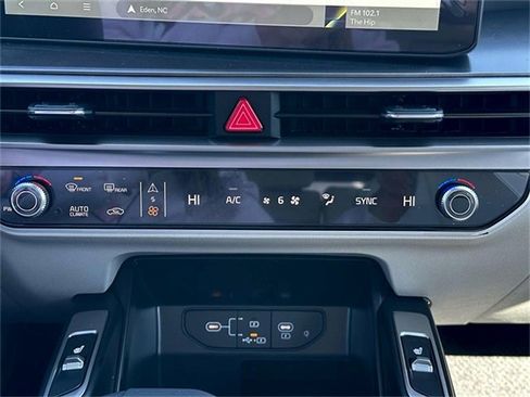 New 2025 Kia Sorento S image 18