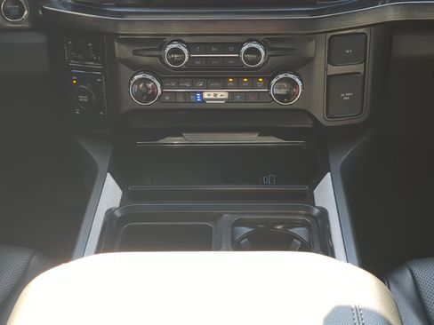 Certified 2024 Ford F250 Lariat w/ Lariat Ultimate Package AWD/4WD image 17