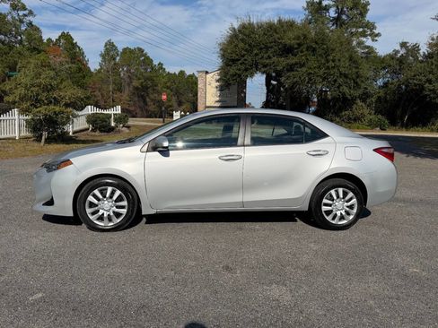 Used 2018 Toyota Corolla LE image 3