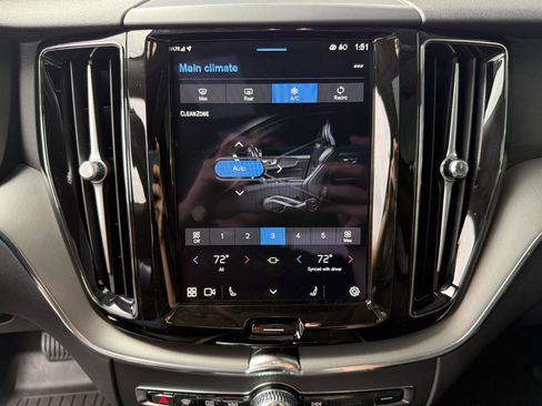 Used 2024 Volvo XC60 B5 Core image 23