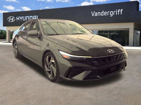 Used 2024 Hyundai Elantra Limited FWD image 9