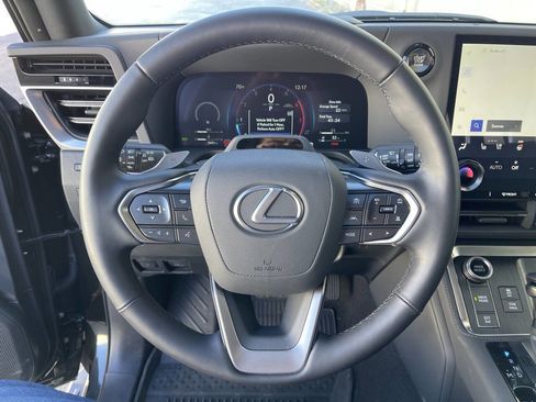 Used 2025 Lexus GX 550 image 8