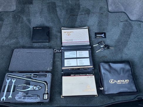 Used 2001 Lexus LS 430 image 31