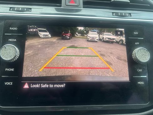 Used 2021 Volkswagen Tiguan SEL AWD/4WD image 47