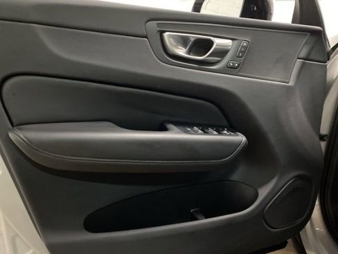 Used 2025 Volvo XC60 B5 Core image 15