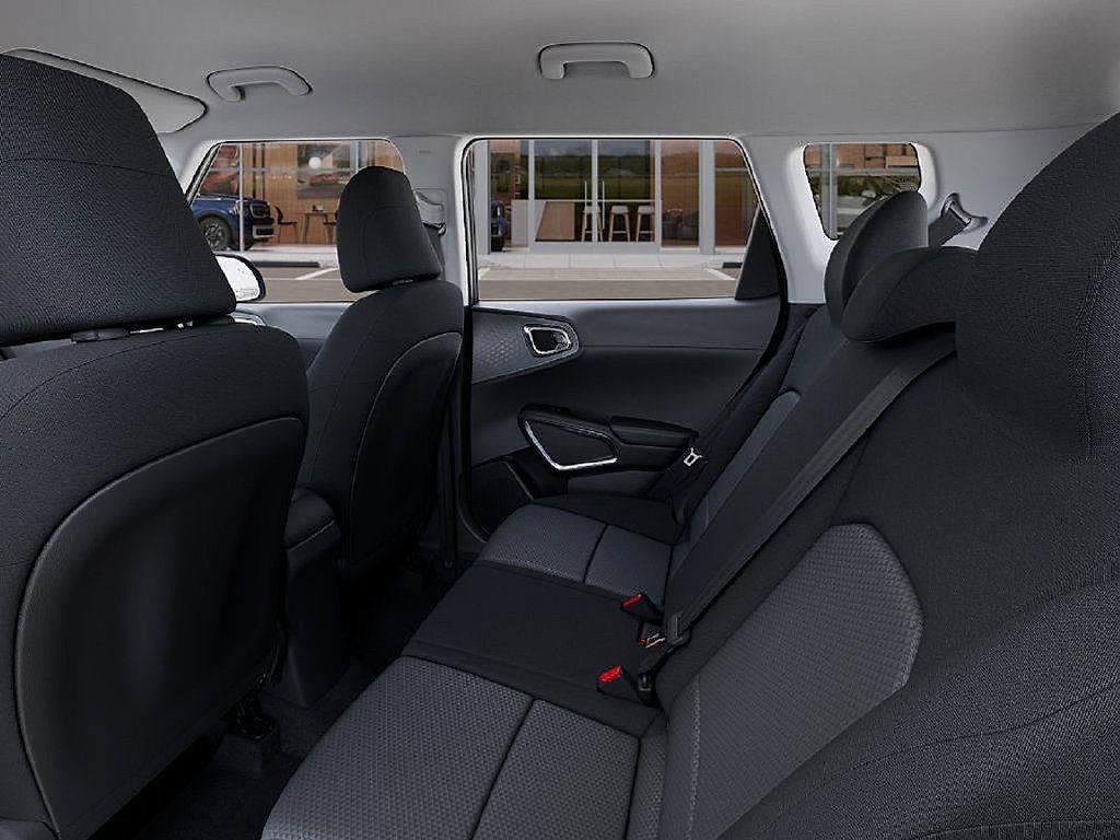 Used 2025 Kia Soul LX w/ LX Technology Package FWD image 18