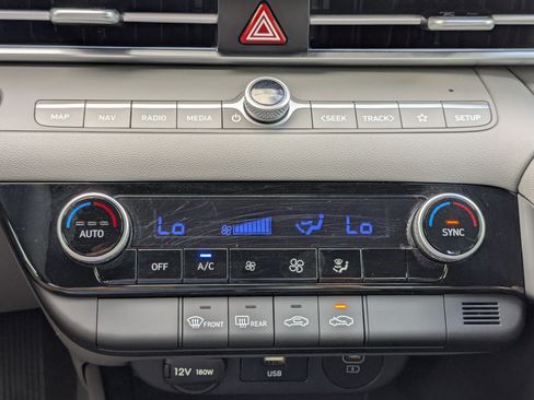 Certified 2024 Hyundai Elantra SEL FWD image 27
