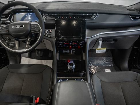 New 2025 Jeep Grand Cherokee Laredo X w/ Luxury Tech Group I image 19