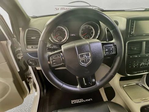 Used 2018 Dodge Grand Caravan SXT w/ Driver Convenience Group FWD image 12