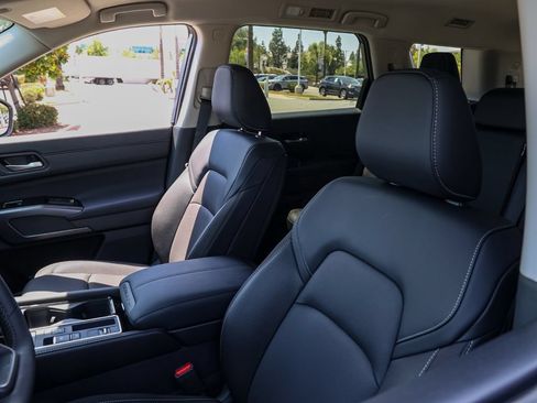 New 2026 Nissan Pathfinder SL FWD image 15