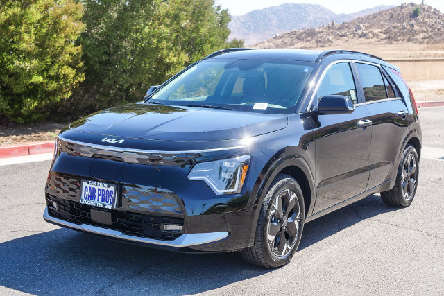Used 2025 Kia Niro Wave FWD image 4