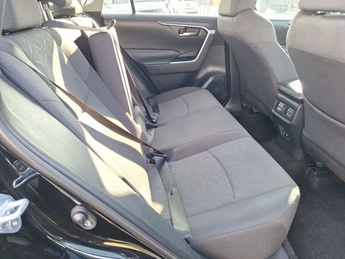 Used 2021 Toyota RAV4 XLE image 31