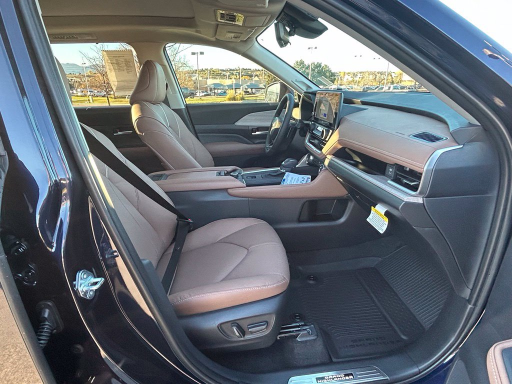 Used 2026 Toyota Grand Highlander AWD image 31