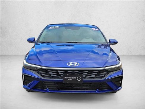 Used 2024 Hyundai Elantra SE FWD image 2