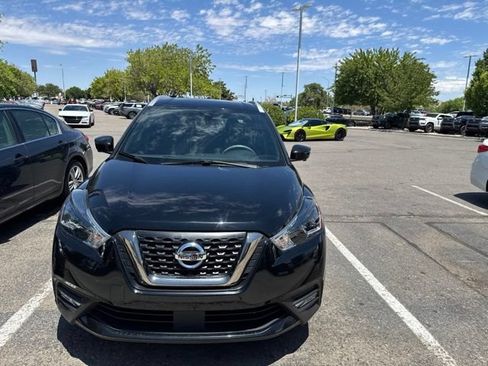 Used 2020 Nissan Kicks SR w/ SR Premium Package FWD image 3