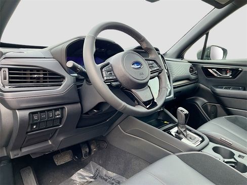 Used 2025 Subaru Forester Touring w/ Touring Package image 9