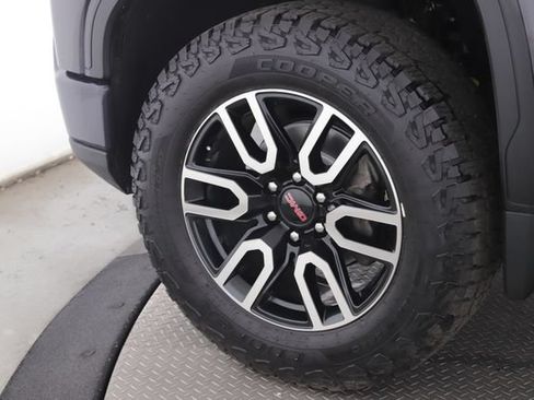 Used 2022 GMC Sierra 1500 AT4 w/ AT4 Premium Package AWD/4WD image 13