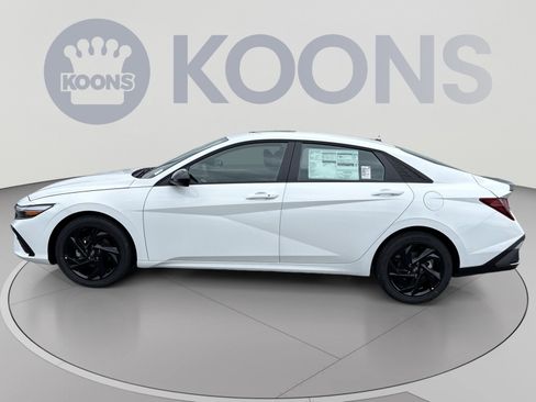 New 2026 Hyundai Elantra SEL Sport FWD image 2